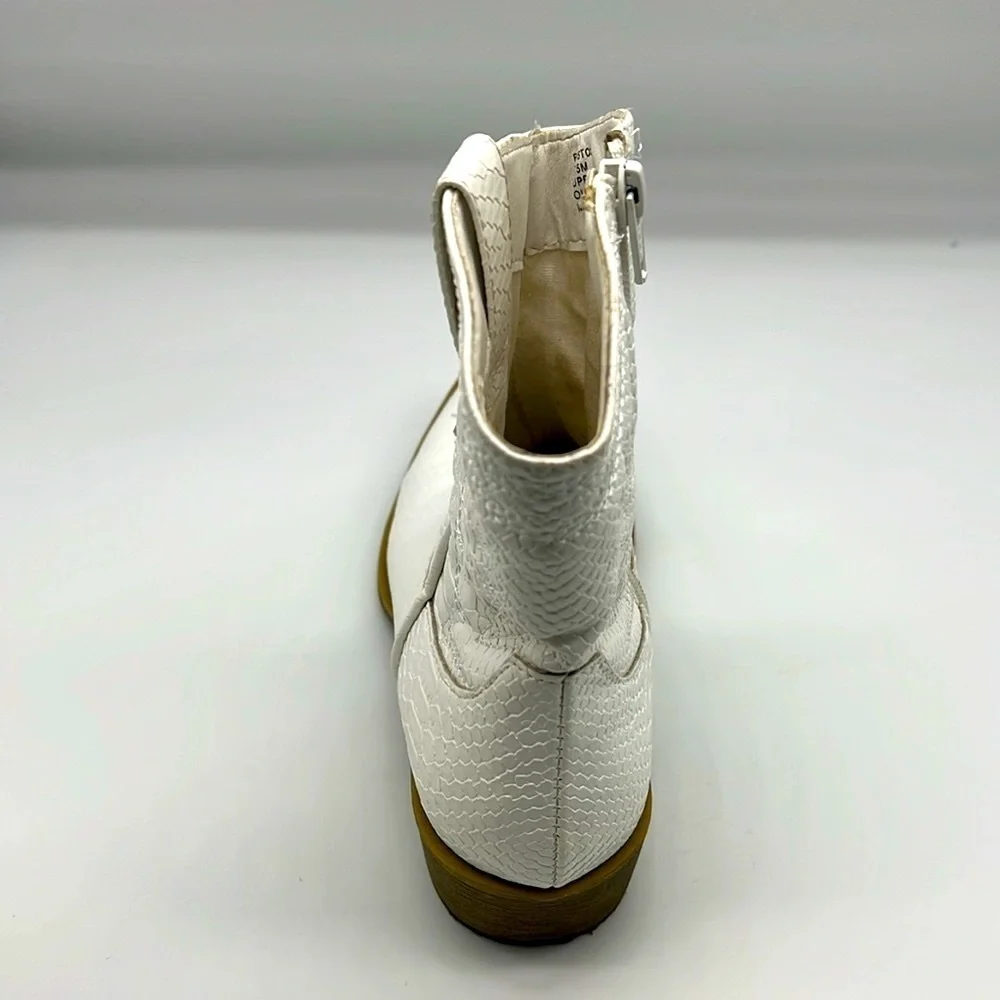 Coconuts By Matisse - Pistol White Faux Leather Snake Print Ankle Boots Size 7.5